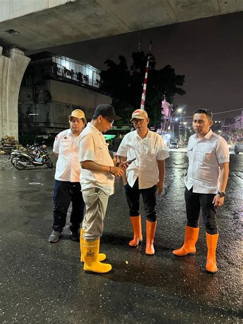 Jalan Thamrin Tergenang Banjir Dinas Pu Langsung Gerak Cepat Atasi Banjir