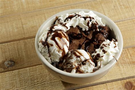 Ultimate Brownie Sundae - Rally Point Grille