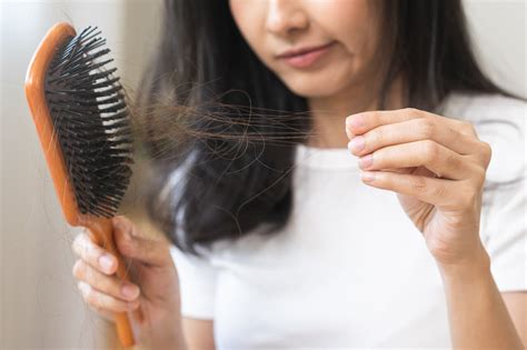 Perte de cheveux 5 aliments qui aident à léviter