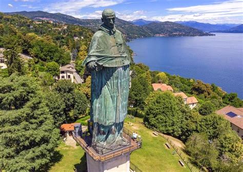 Ad Arona Il Colosso Di San Carlo Borromeo Il Sancarlone Famoso In