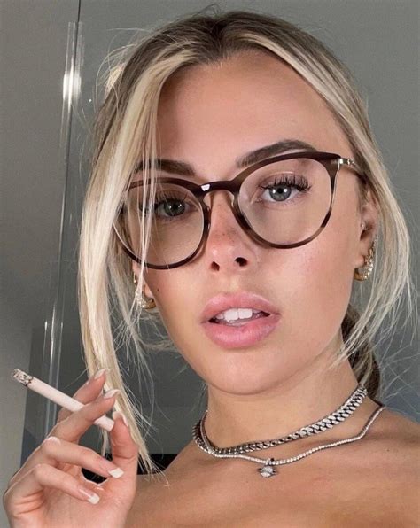 Pin By Jean Marc On Chemise Blanche In Girl Smoking Beautiful Women Blonde Women Smoking