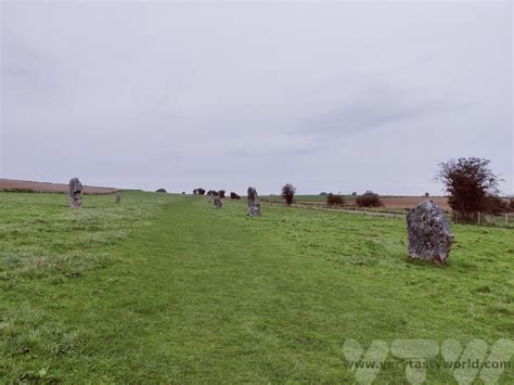 Avebury Stone Circle vs Stonehenge - Very Tasty World