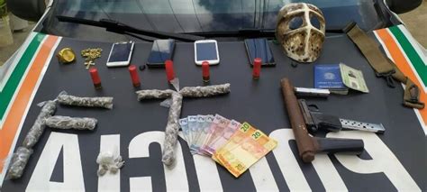 Pmce Prende Dupla E Apreende Armas E Drogas Durante A O Na Capital