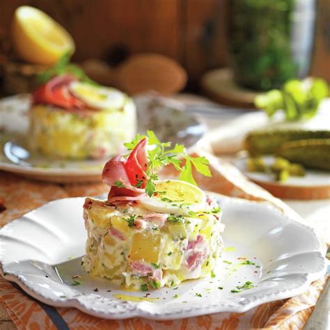 Timbal De Ensalada De Patata Con Lac N Y Huevo Duro