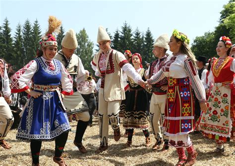 vollständig Sada verhängen bulgarian traditional dress sich beteiligen ...