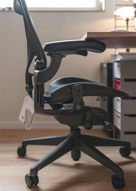 Herman Miller Aeron Remastered vs Original - is the Upgraded Chair too ...