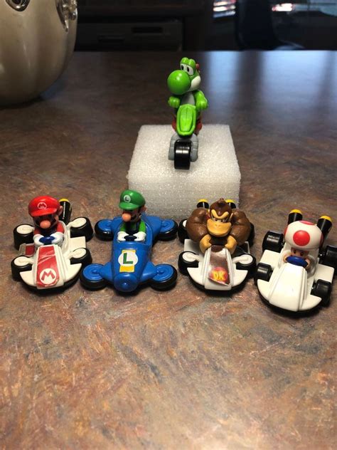 Super Mario Kart Yoshi Pull Back Racer Plastic Nintendo Figure Car Kart