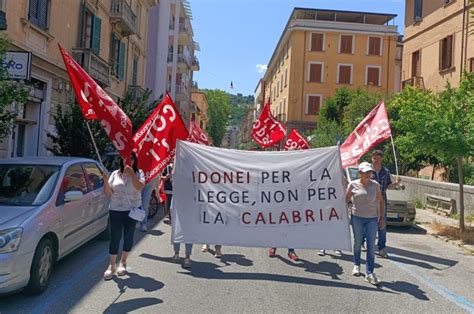 Cosenza Sì Cobas in protesta cè un disegno per distruggere la