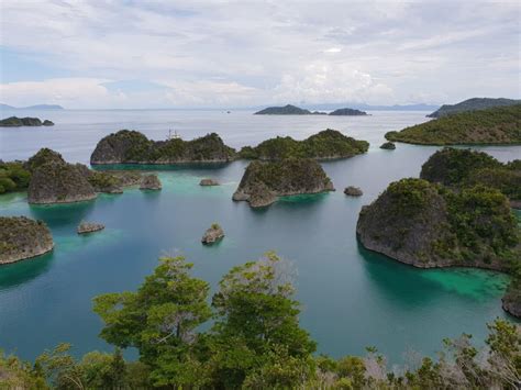 raja ampat serpihan surga  tanah papua barat salman