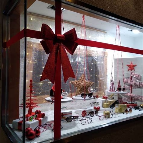 Pin By Rossana Hurtado On Arreglos Navide Os Christmas Window Display