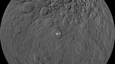 Rätselraten auf Ceres NASA Sonde Dawn nimmt helle Flecken ins Visier