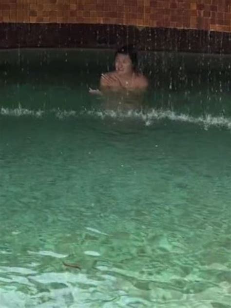 A Boyfriends Bikini Prank On His Girlfriend Has Been Left With Mixed