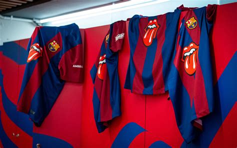 Le FC Barcelone présente son maillot Rolling Stones et les