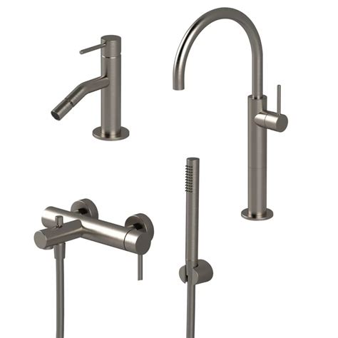 Set Miscelatore Lavabo Alto Con Bidet Ed Esterno Vasca Con Doccino