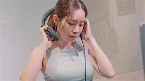 46歲徐懷鈺變辣dj！短背心曬蠻腰美到逆天 網看傻：以為20歲