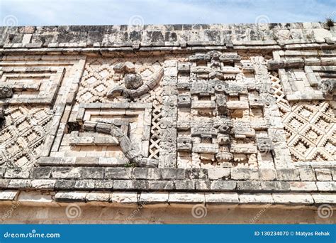 Tallas Detalladas En El Complejo De Edificio De Quadrangle Cuadrangulo