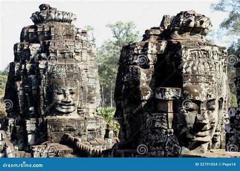 Angkor Wat Statues Stock Image | CartoonDealer.com #36885853