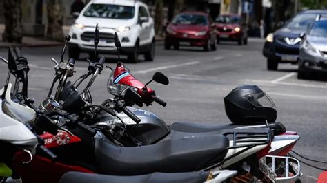 Un adolescente de 16 años murió tras chocar con su moto contra una