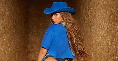 Beyonc Dazzles Fans As She Flashes Famous Bum In Super Sexy Thong And