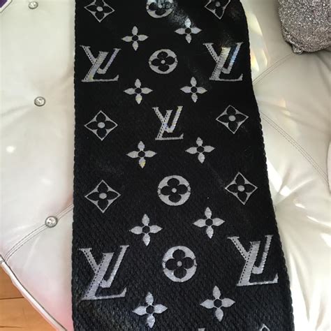 Louis Vuitton Women's Black and White Scarf-wraps | Depop