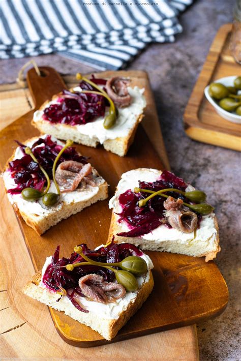 Crostini Alle Cipolle E Formaggio Profumo Di Cannella E Cioccolato