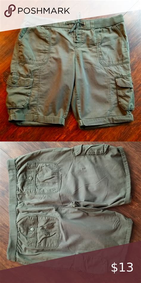 Army Green Cargo Shorts For Women In Excellent Condition Cargo Shorts Shorts Army Green