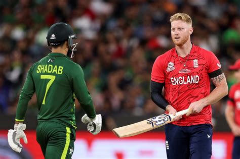 Ben Stokes Returns Shadab Khan S Bat To Him Espncricinfo