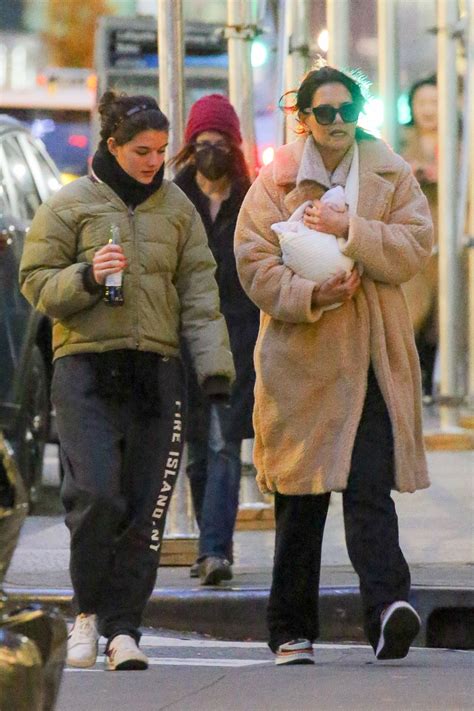 Katie Holmes And Suri Cruise At Los Tacos No1 In New York City 1203