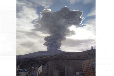 Volc N Ubinas Registra Hoy Explosi N Y Cenizas Se Dispersan Hacia El