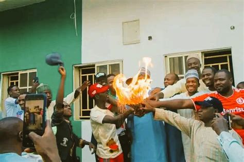 Apc Sai Mun Bata Wuta Northern Youths Burn Brooms In Gombe Politics