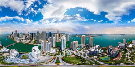 360° view of Overflight of Brickell key in front of the Miami Skyline - Alamy