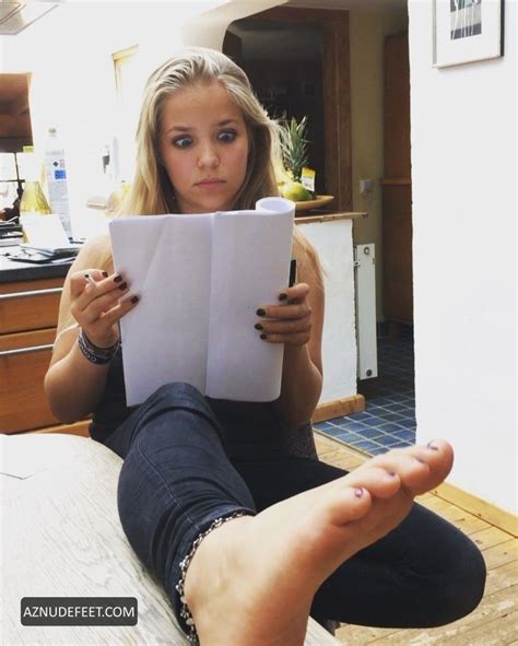 NEELE MARIE NICKEL Feet AZNudeFeet