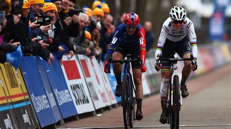 Coupe du monde de cyclocross Puck Pieterse s impose à Hulst van