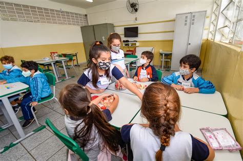 Estudantes Do G Conhecem A Escola Onde V O Estudar No Pr Ximo Ano