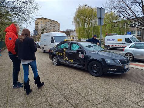 Kurier Pl Wypadek Na Rondzie W Centrum Szczecina Ranne Dwie Osoby