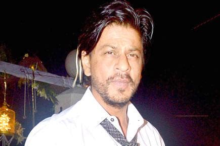 Shah Rukh Khan undergoes a minor eye surgery