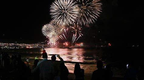 Pirotecnia para el Año Nuevo en el mar en Valparaíso fue autorizado