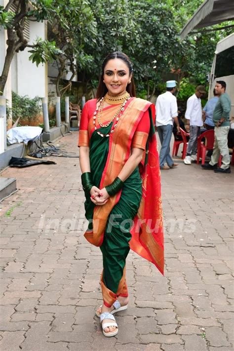 Marathi Mulgi Amruta Khanvilkar snapped on the set of Jhalak Dikhhla ...