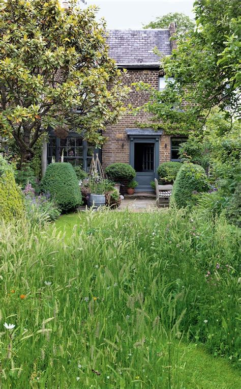 44 Beautiful Grass Garden Design Ideas For Landscaping Your Garden Trendehouse Country Garden