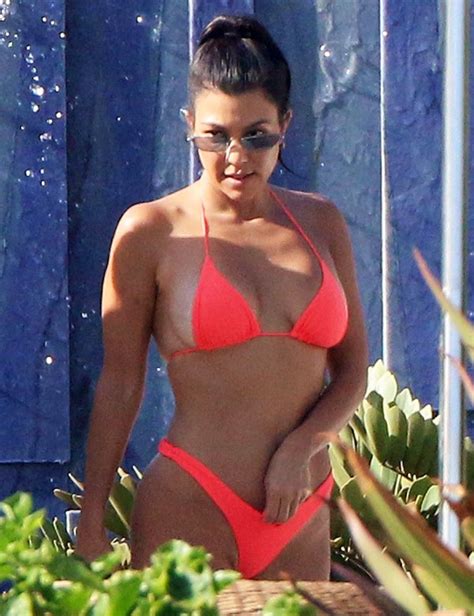 Kourtney Kardashian Shows Off Toned Bikini Body In Mexico