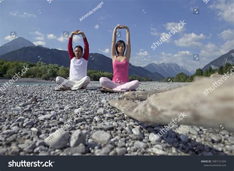 arm  head images stock  vectors shutterstock