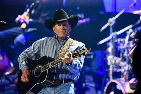 Country Music Icon George Strait Sets Record With 110 905 Fans At Kyle