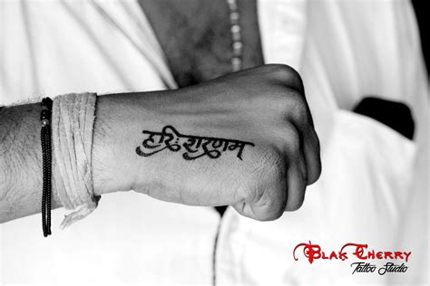 Marathi calligraphy tattoo | Tatoeages voor mannen, Tatoeages