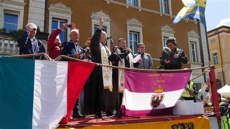 Trento Invasa Dalle Moto Benedizione Dellarcivescovo Emerito Bressan