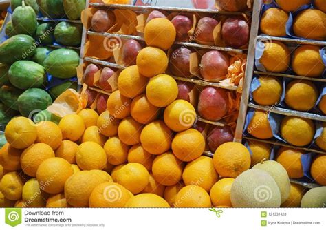 Mercado De La Fruta Con Las Diversas Frutas Frescas Coloridas Foto De