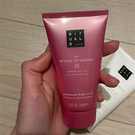 RITUAL of Sakura 櫻 Body scrub and Body cream 美容化妝品 沐浴身體護理 沐浴及身體護理