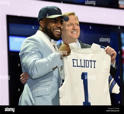 Ezekiel Elliott Cowboys Draft Hi Res Stock Photography And Images Alamy