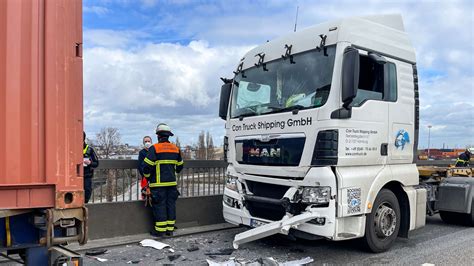 LKW Unfall auf der Köhlbrandbrücke Stau bis in den Hamburger Hafen