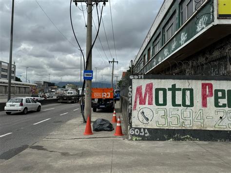 Passageiro morre em tentativa de assalto a ônibus na Avenida Brasil