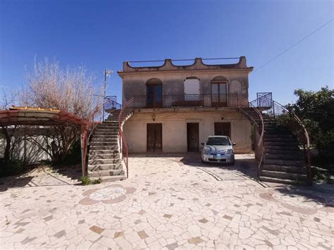 Vendita Villa Bifamiliare In Via Ustica Carini Da Ristrutturare